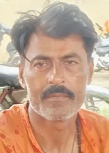 अलीगंज क्षेत्र में अकबरपुर-टांडा मार्ग पर हरिनगर बाजार के पास बुधवार रात करीब 11 बजे हादसे के ब