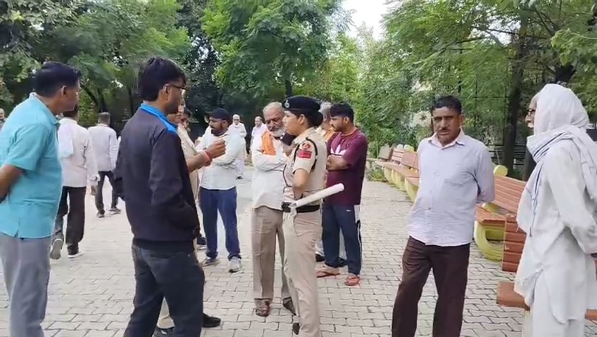 अस्पताल में पहुंचे हुए परिजन। संवाद
