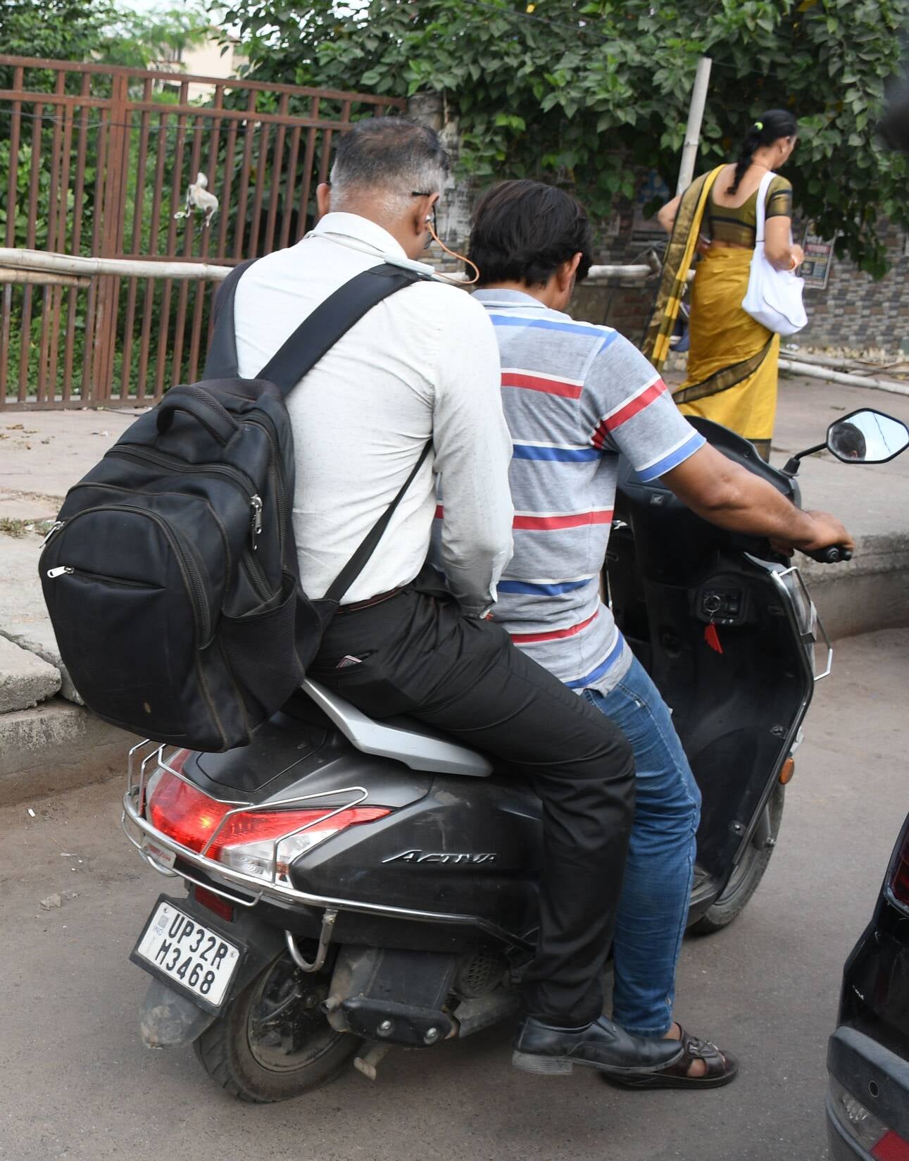 अवध बस अड्डे पर दलालों का सिंडिकेट हावी। अवध बस अड्डे पर दलालों का सिंडिकेट हावी।