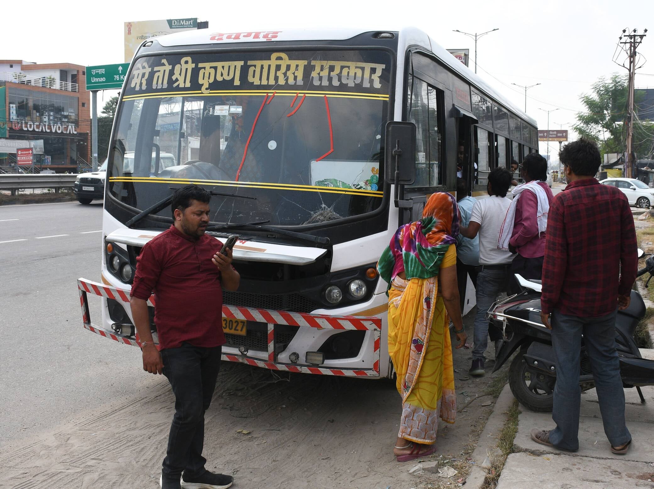 अवध बस अड्डे पर दलालों का सिंडिकेट हावी। अवध बस अड्डे पर दलालों का सिंडिकेट हावी।