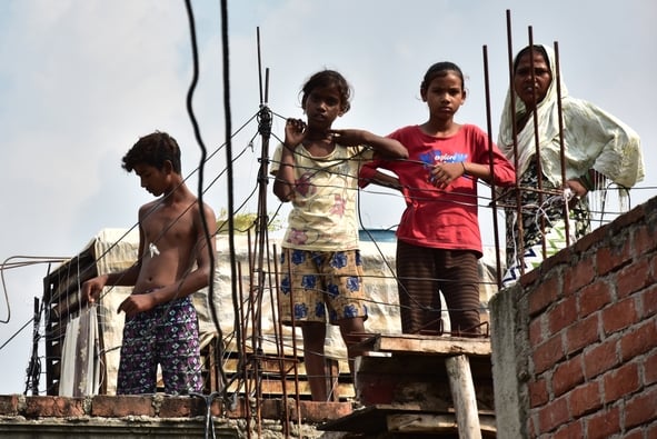 बाढ़ से पीड़ित लोग। बाढ़ से पीड़ित लोग।