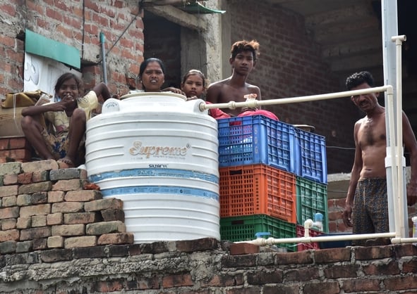 बाढ़ से पीड़ित लोग। बाढ़ से पीड़ित लोग।