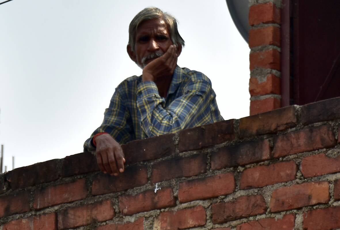 बाढ़ से पीड़ित लोग। बाढ़ से पीड़ित लोग।