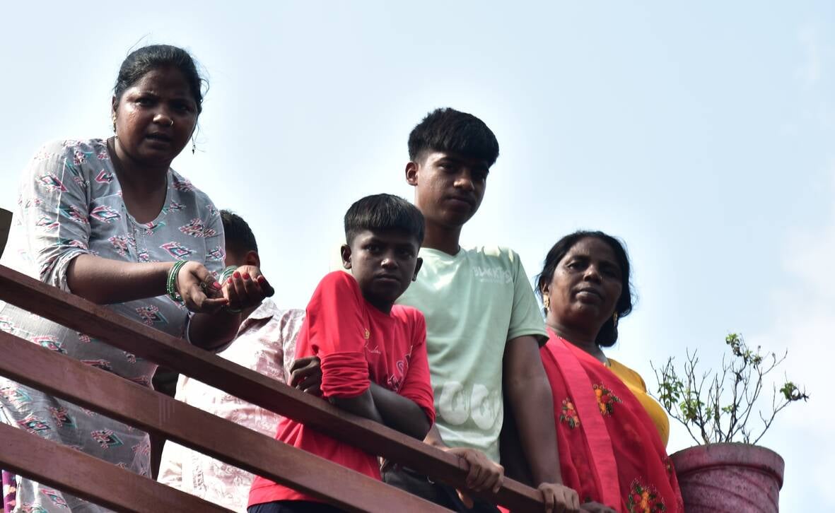 बाढ़ से पीड़ित लोग। बाढ़ से पीड़ित लोग।