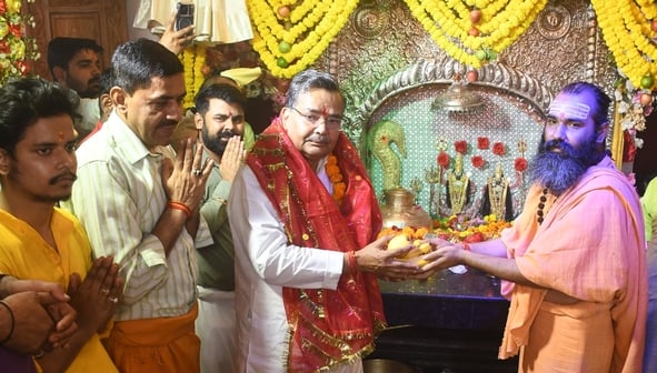चौक स्थित बड़ी कालीजी मंदिर में दर्शन करने पहुंचे केंद्रीय मंत्री जितेंद्र सिंह व अन्य श्रद्धाल चौक स्थित बड़ी कालीजी मंदिर में दर्शन करने पहुंचे केंद्रीय मंत्री जितेंद्र सिंह व अन्य श्रद्धाल