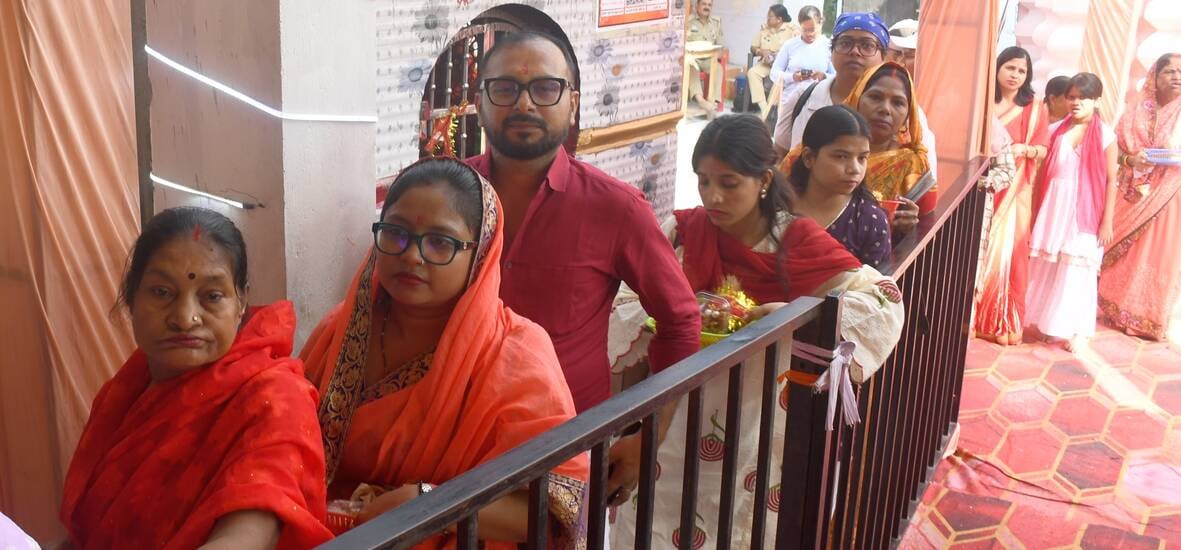 चौक स्थित बड़ी कालीजी मंदिर में दर्शन करने पहुंचे केंद्रीय मंत्री जितेंद्र सिंह व अन्य श्रद्धाल चौक स्थित बड़ी कालीजी मंदिर में दर्शन करने पहुंचे केंद्रीय मंत्री जितेंद्र सिंह व अन्य श्रद्धाल