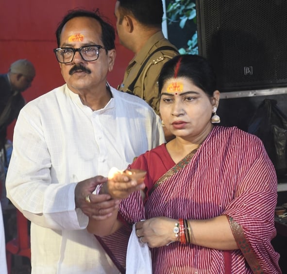 चौक स्थित बड़ी कालीजी मंदिर में दर्शन करने पहुंचे केंद्रीय मंत्री जितेंद्र सिंह व अन्य श्रद्धाल चौक स्थित बड़ी कालीजी मंदिर में दर्शन करने पहुंचे केंद्रीय मंत्री जितेंद्र सिंह व अन्य श्रद्धाल