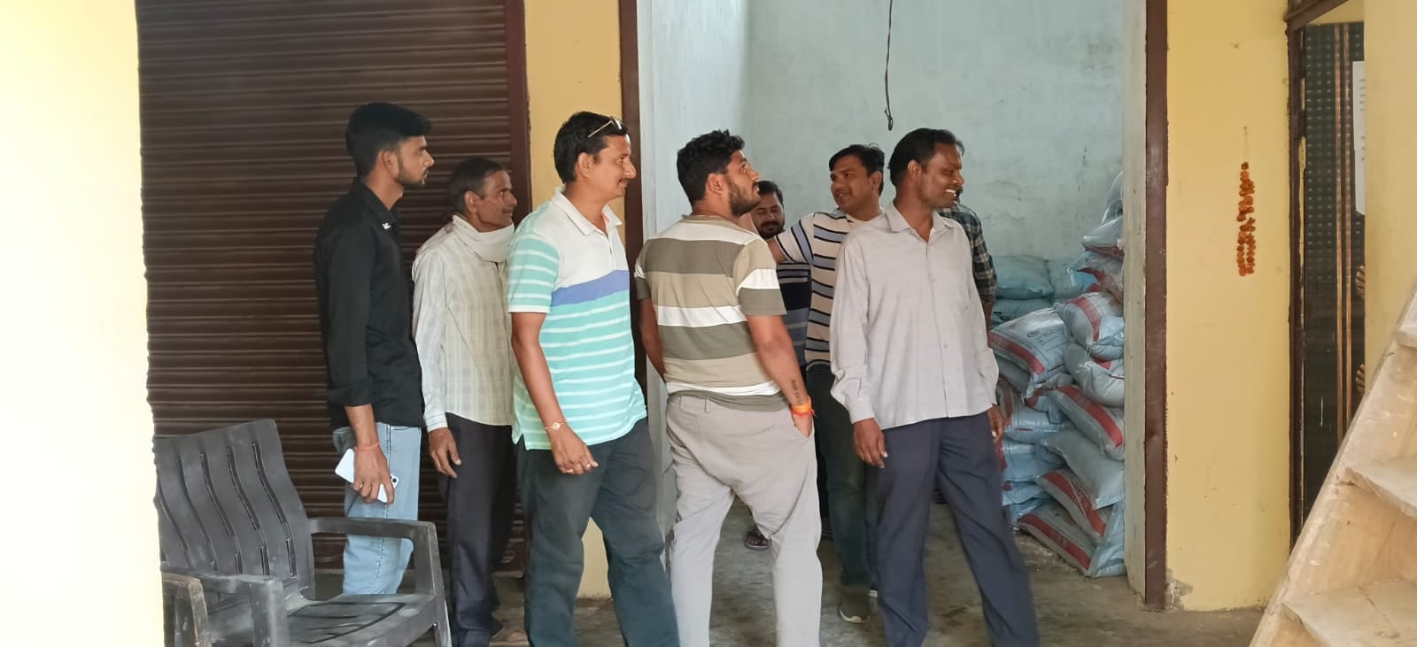 फोटो-23 बंद सहकारी समिति सकवाई। संवाद फोटो-23 बंद सहकारी समिति सकवाई। संवाद