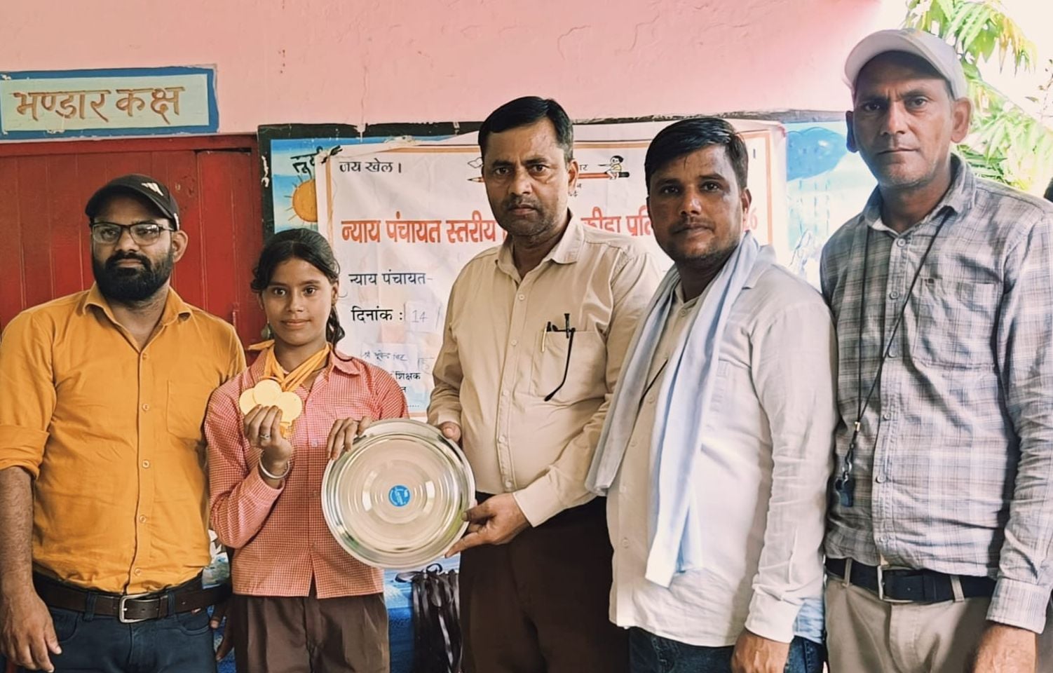 फोटो 26 सोरों के दौकेली में आयोजित न्याय पंचायत स्तरीय खेल प्रतियोगिता में कबड़डी खेलते खिलाड़