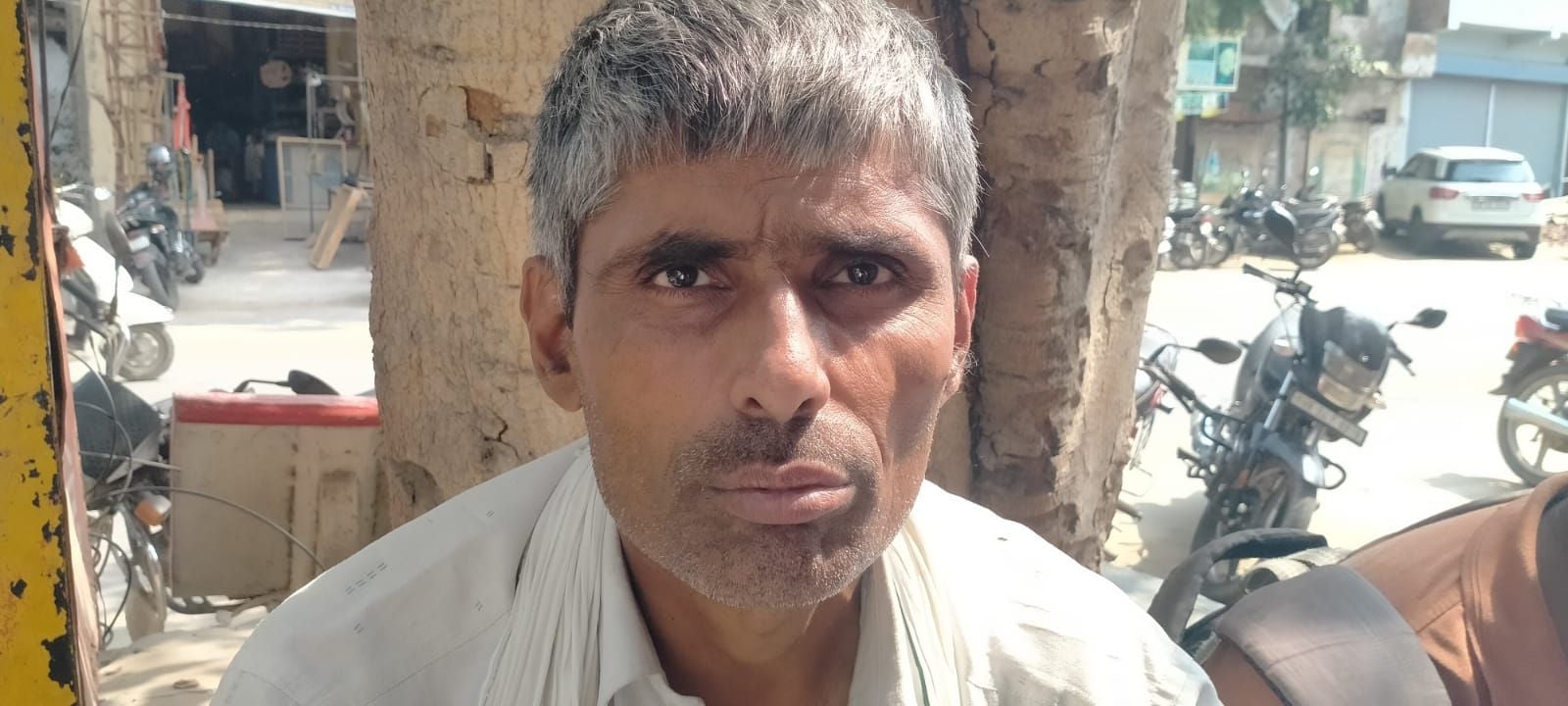 फोटो संख्या:89- सरकारी खाद केद्र पर डीएपी खाद को लेकर लगी किसानों की भीड़--संवाद फोटो संख्या:89- सरकारी खाद केद्र पर डीएपी खाद को लेकर लगी किसानों की भीड़--संवाद