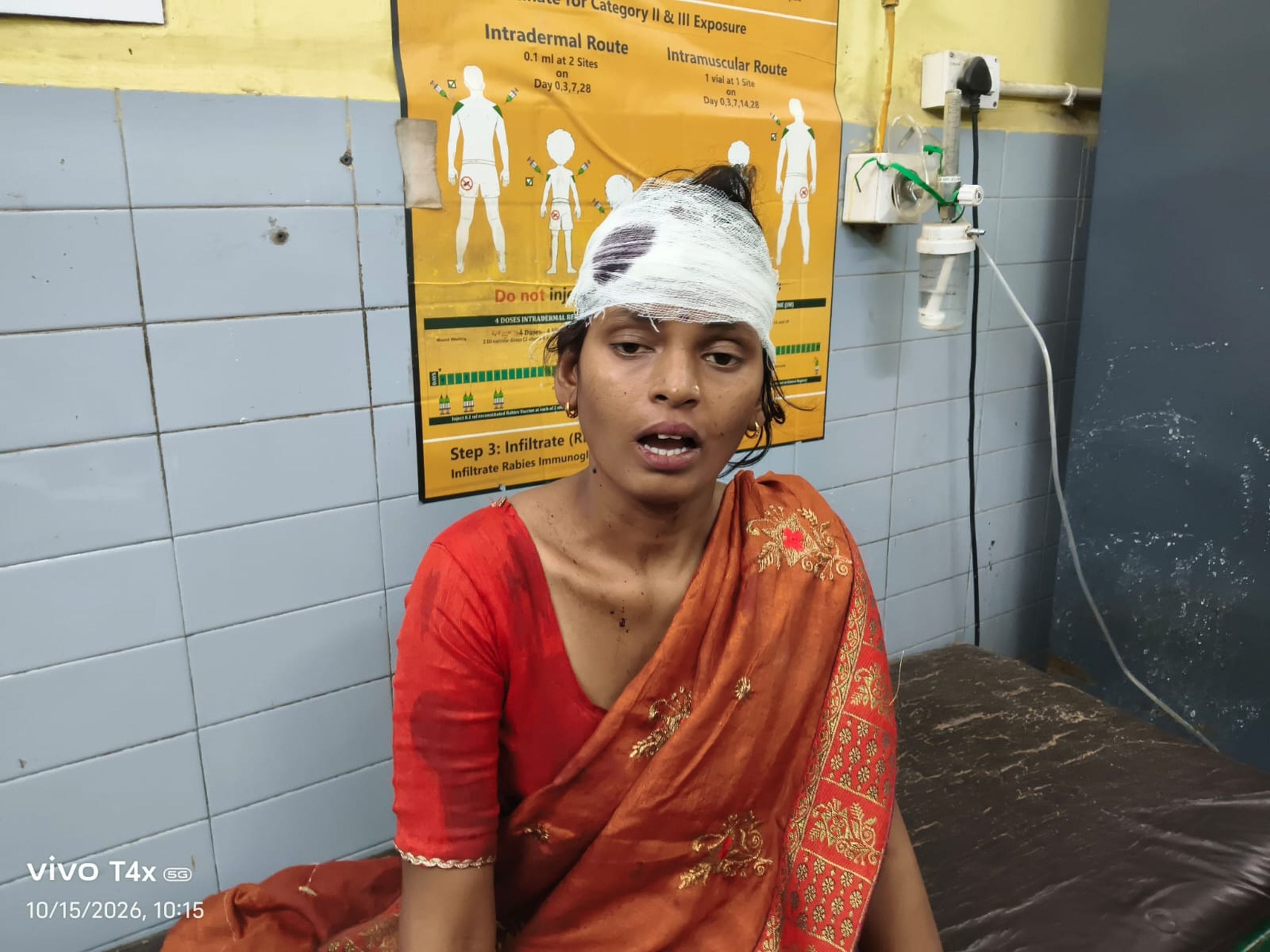 हादसे के बाद अस्पताल में मौजूद परिजन। हादसे के बाद अस्पताल में मौजूद परिजन।