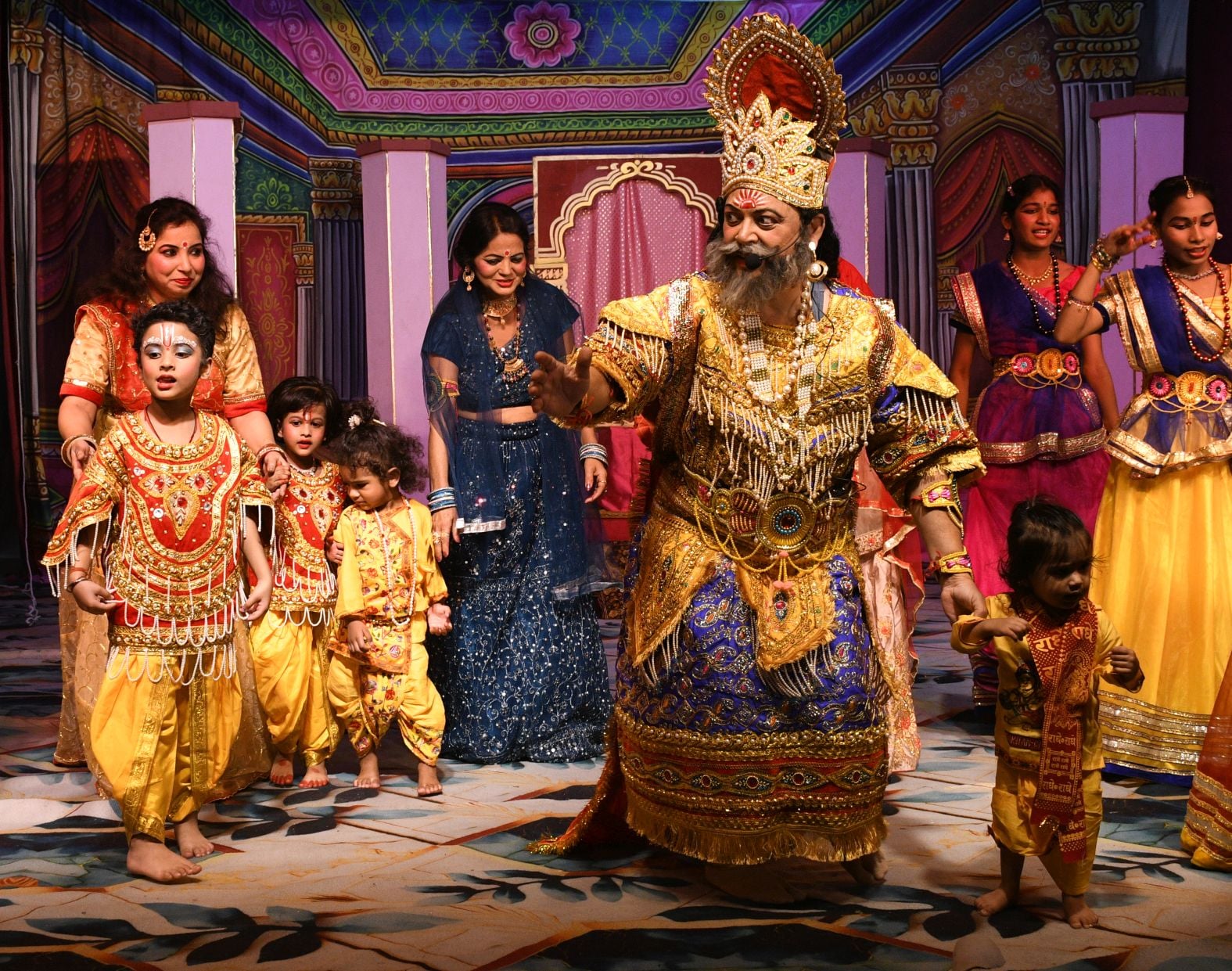 महानगर की रामलीला में राम लीला का मंचन का कलाकार 