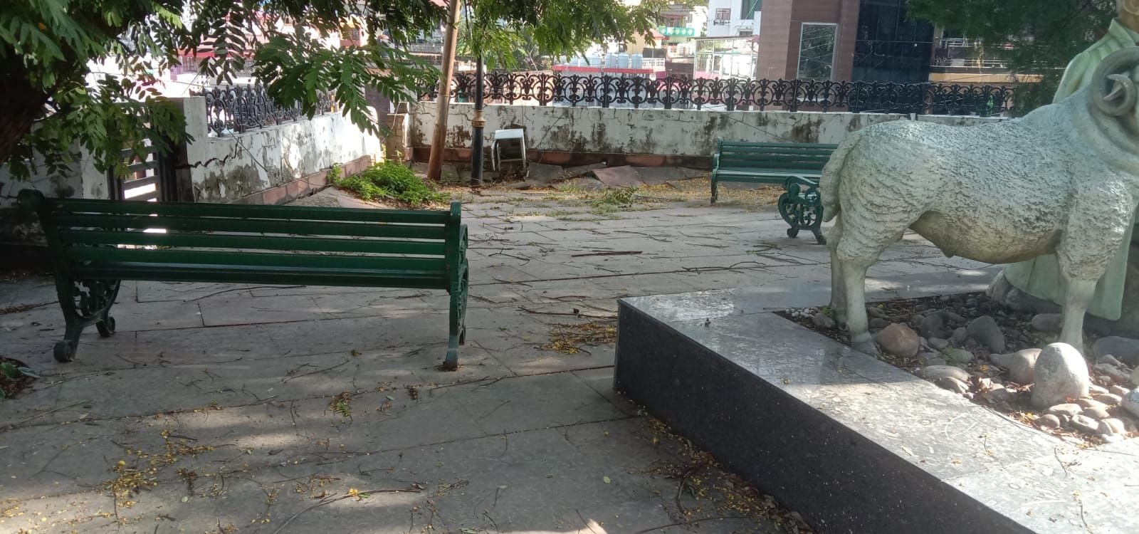 नाहन के मालरोड पर बंद पड़े महाराणा प्रताप पार्क पर लटका ताला। संवाद