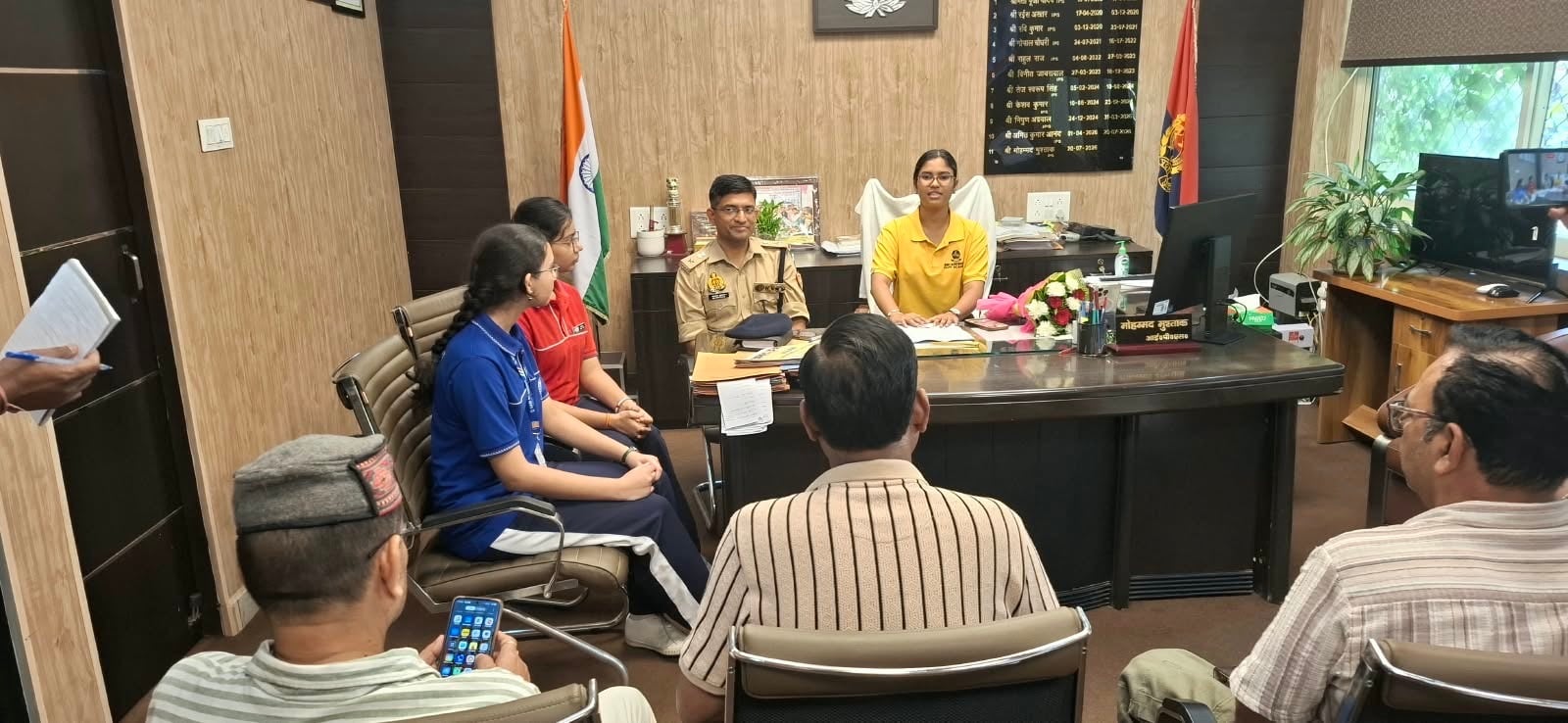 साउथ जोन में 12 छात्राओं ने एक दिन संभाली पुलिस अधिकारियों की जिम्मेदारी। साउथ जोन में 12 छात्राओं ने एक दिन संभाली पुलिस अधिकारियों की जिम्मेदारी।