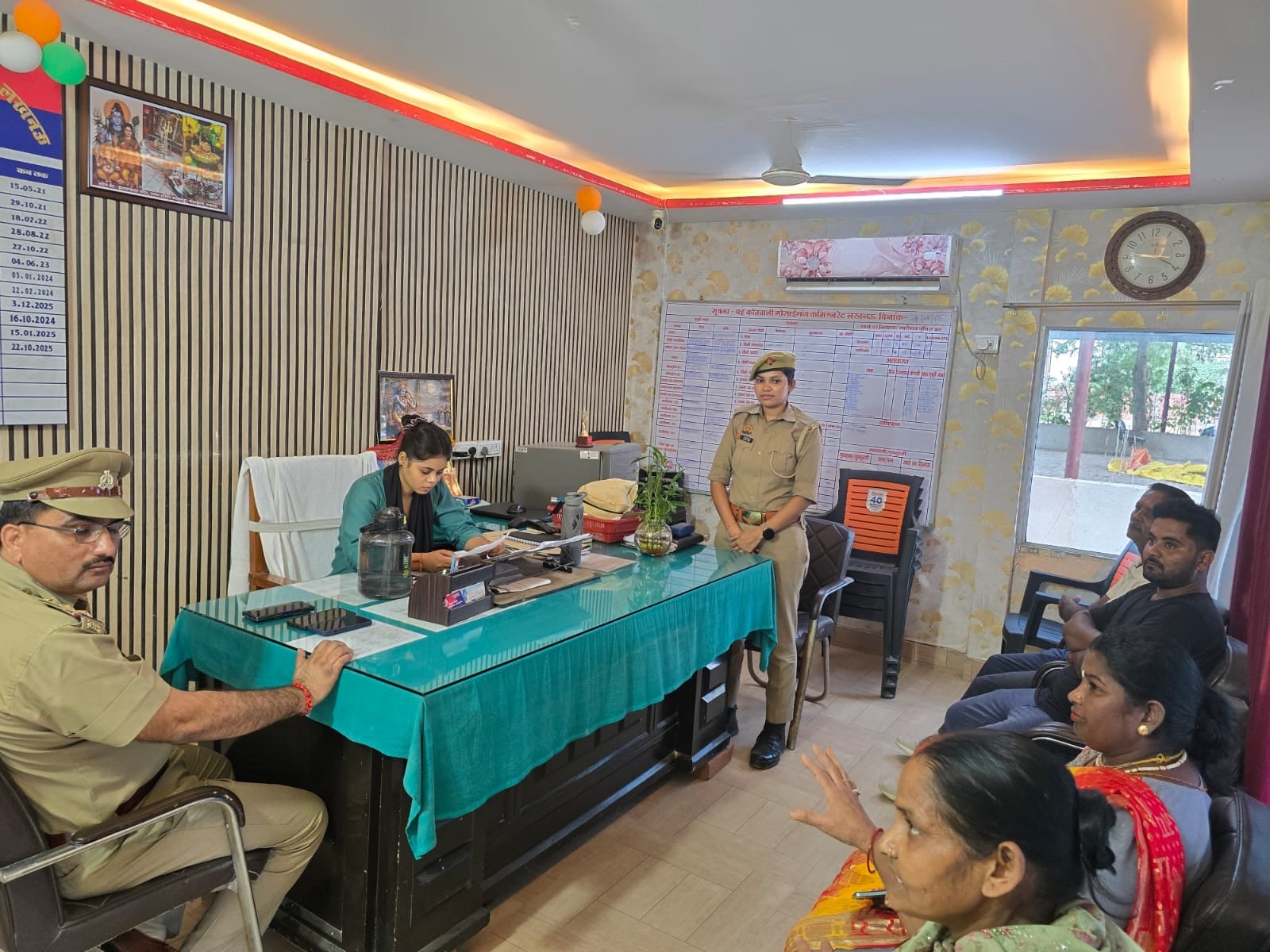 साउथ जोन में 12 छात्राओं ने एक दिन संभाली पुलिस अधिकारियों की जिम्मेदारी। साउथ जोन में 12 छात्राओं ने एक दिन संभाली पुलिस अधिकारियों की जिम्मेदारी।