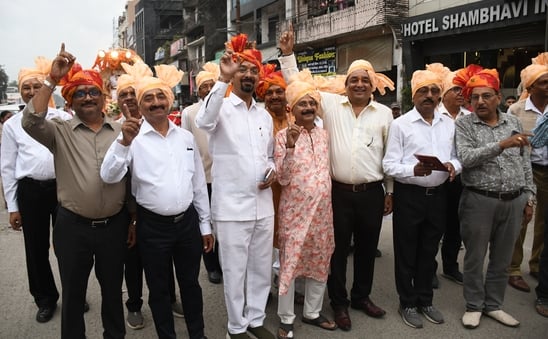 अग्रवाल महासभा द्वारा निकाली गई शौभा यात्रा में दोपहिया वाहनों पर सवार महिलाएं। संवाद अग्रवाल महासभा द्वारा निकाली गई शौभा यात्रा में दोपहिया वाहनों पर सवार महिलाएं। संवाद