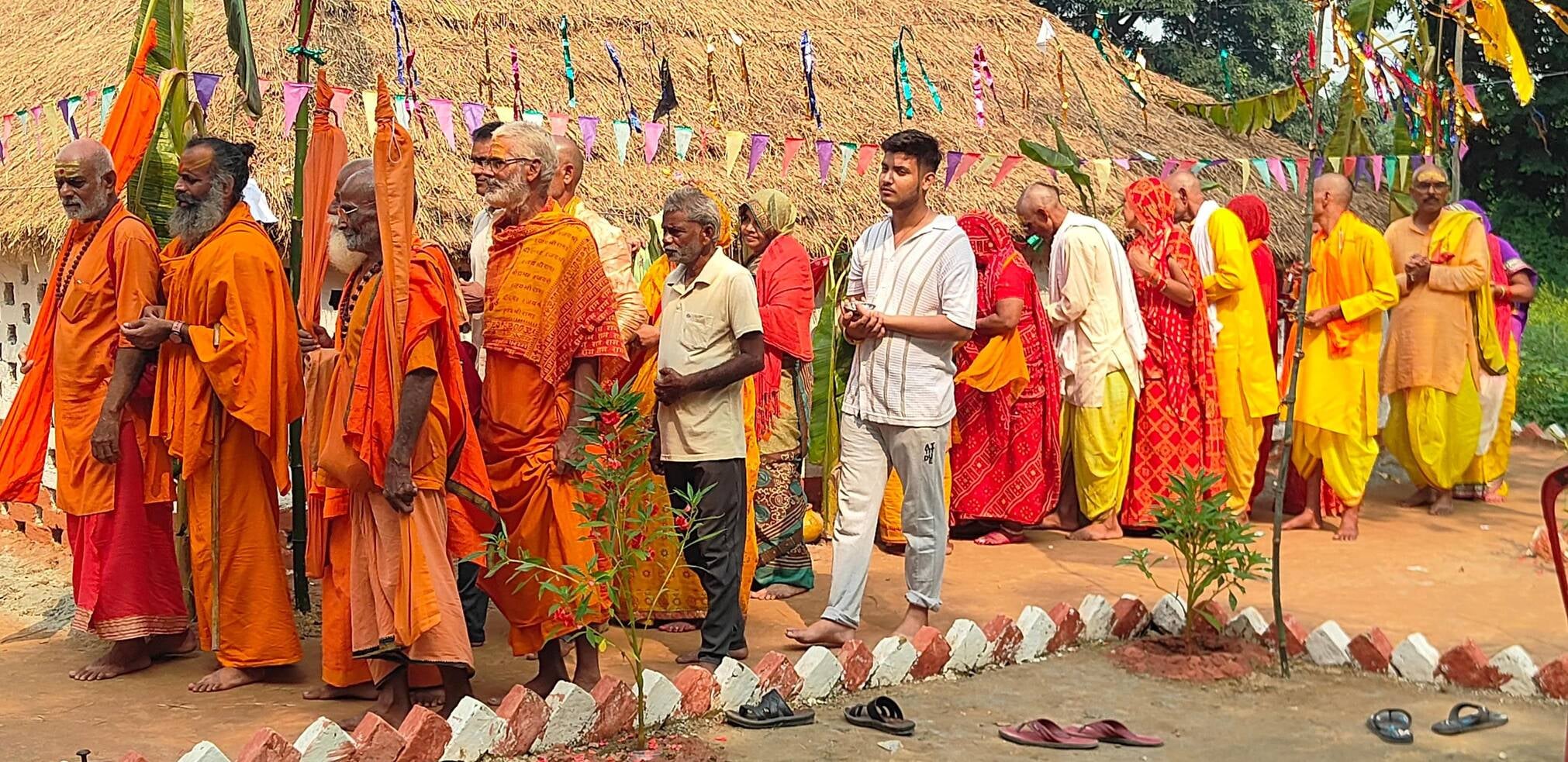 चौहनापुर में राम बरात में देवस्वरूपों की झांकी। संवाद 
