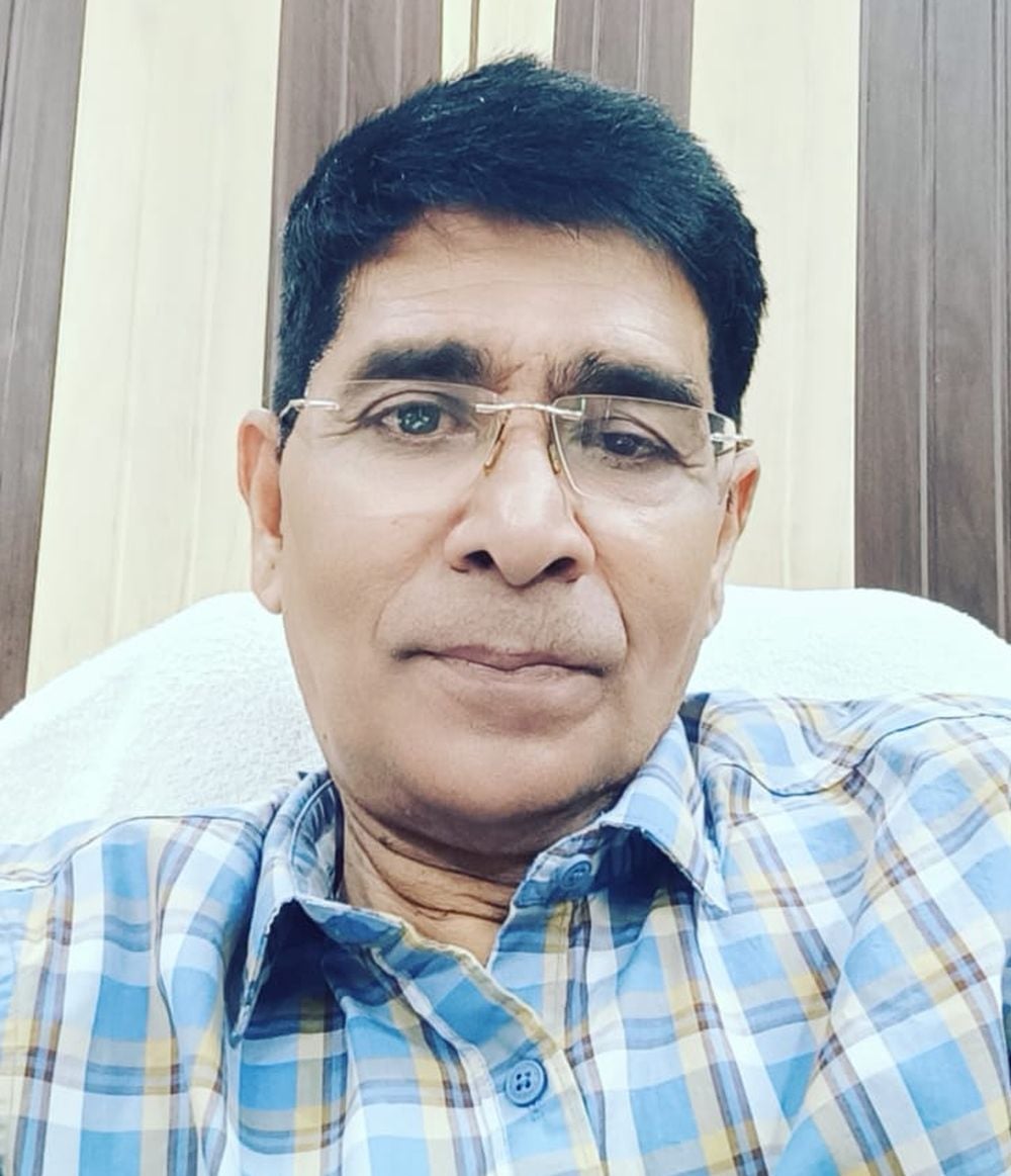 फोटो-1- महराजगंज तराई प्राथमिक स्वास्थ्य केंद्र में खाली चिकित्सक की कुर्सी।