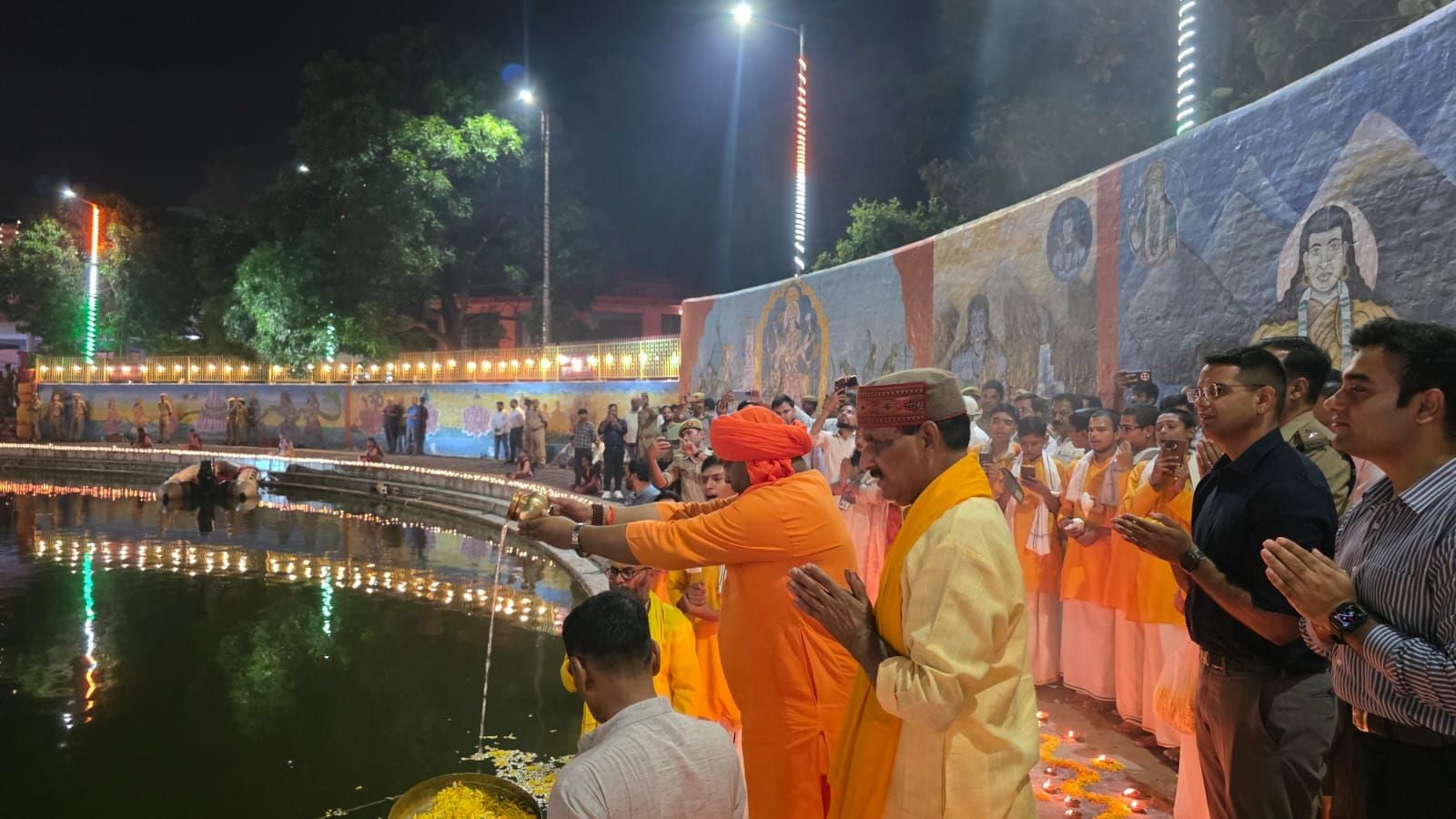 फोटो-14,15,16-बलरामपुर के देवीपाटन स्थित सूर्यकुंड में लेजर शो का किया जा रहा प्रदर्शन ।-स्रोत फोटो-14,15,16-बलरामपुर के देवीपाटन स्थित सूर्यकुंड में लेजर शो का किया जा रहा प्रदर्शन ।-स्रोत