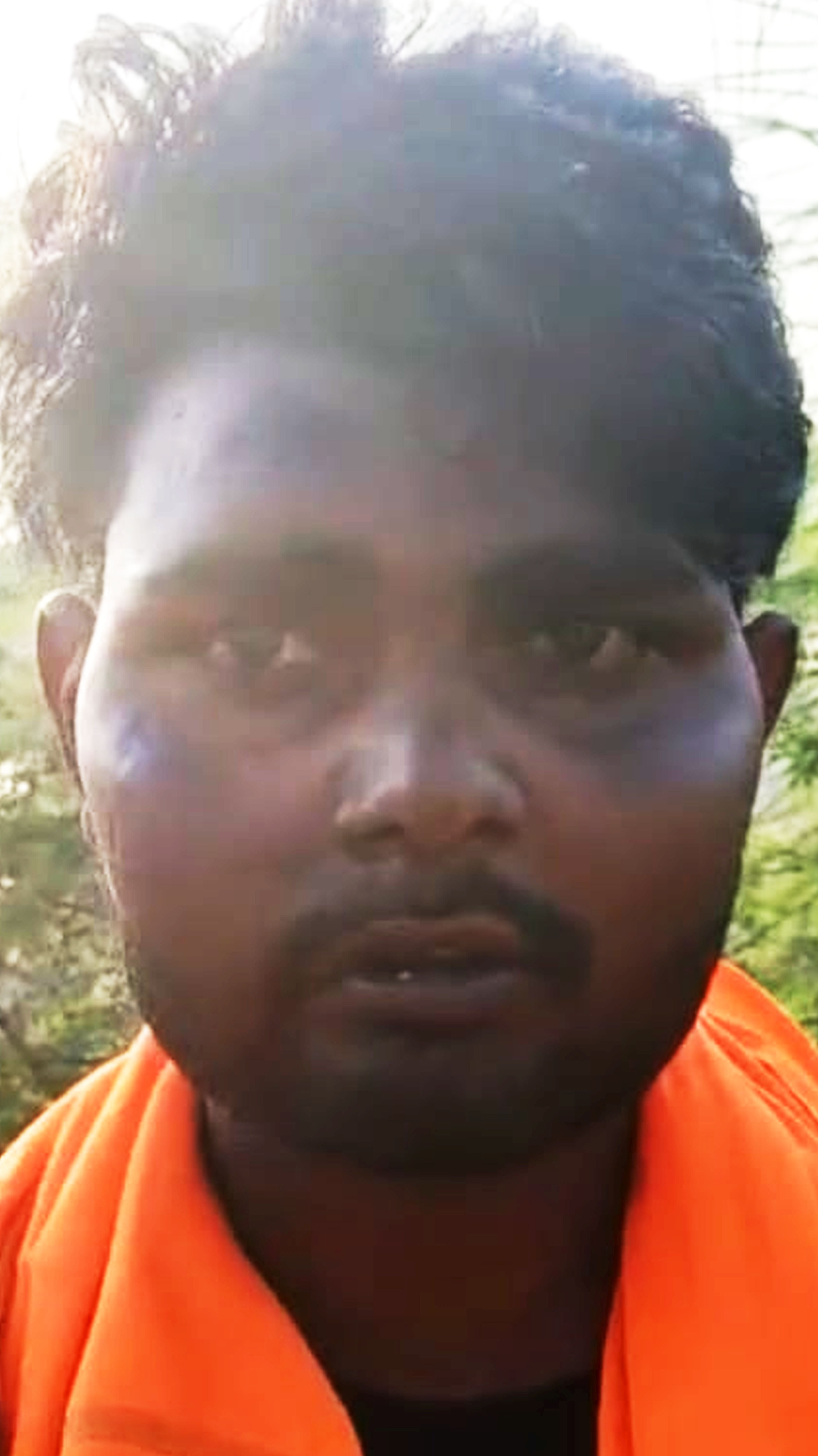 फोटो-24-रघुवंशपुरम कॉलेज की हादसास्थल पर खड़ी बस। संवाद फोटो-24-रघुवंशपुरम कॉलेज की हादसास्थल पर खड़ी बस। संवाद