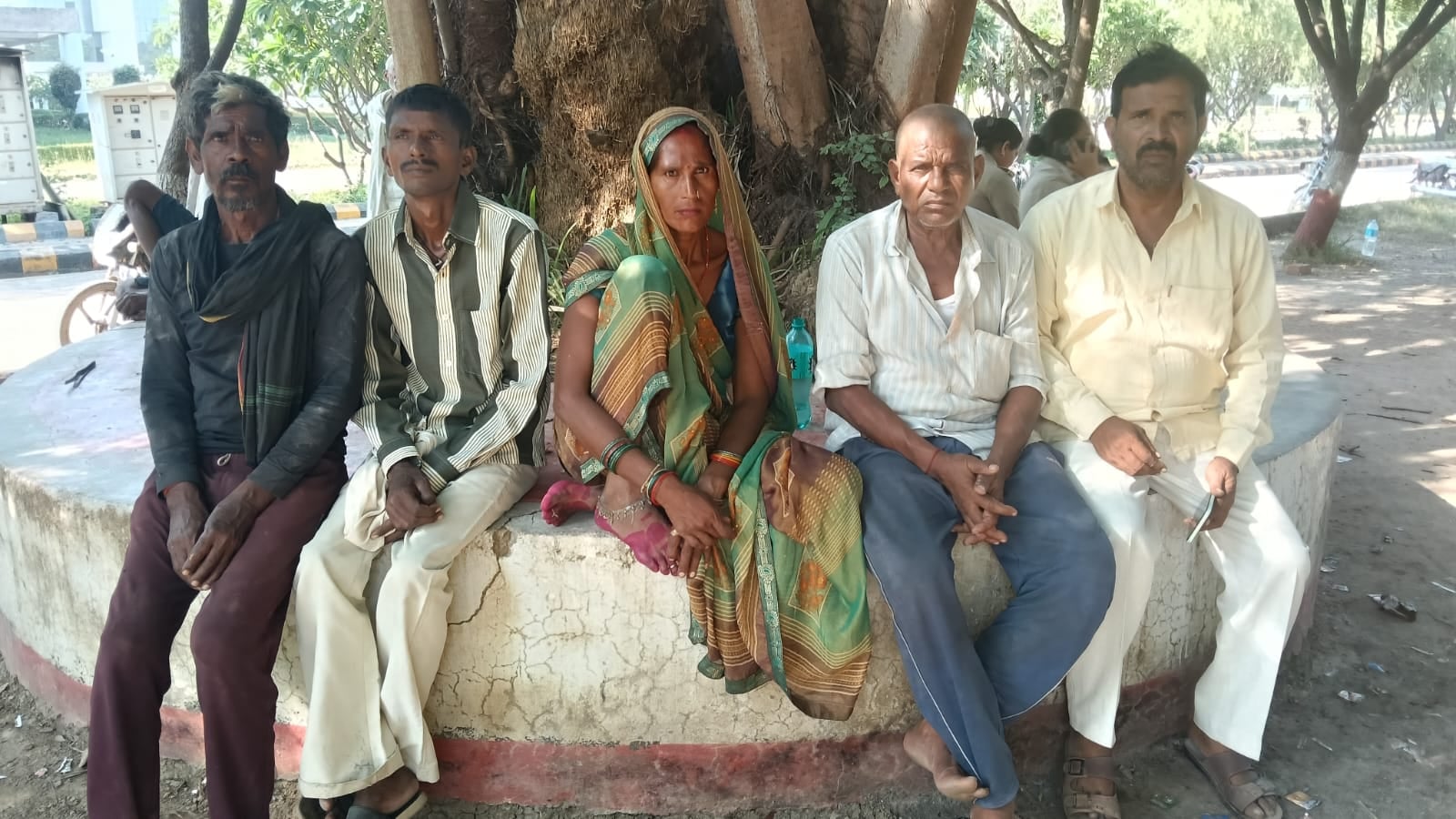 फोटो 26- रात में घटनास्थल की जांच करती पैलानी पुलिस। स्रोत- पुलिस। फोटो 26- रात में घटनास्थल की जांच करती पैलानी पुलिस। स्रोत- पुलिस।
