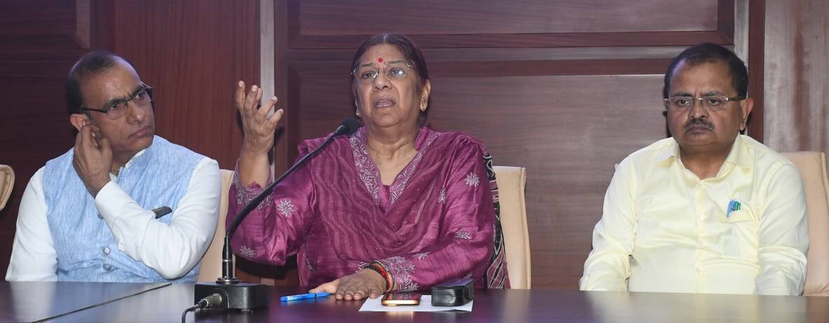 केजीएमयू के ब्राउन हॉल में आयोजित प्रेस वार्ता में बोलतीं केजीएमयू कुलपति डॉ. सोनिया नित्यानंद।
