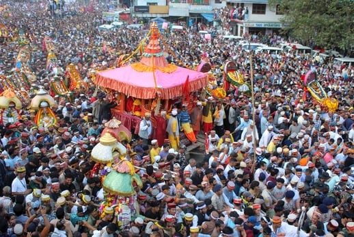 कुल्लू में दशहरा उत्सव के लिए सजने लगा ढालपुर मैदान।-संवाद