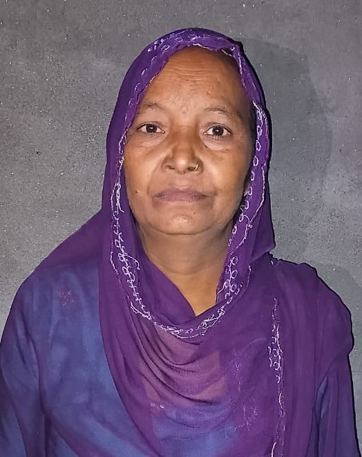 क्रीड कार्यालय में अपने कार्य करवाने पहुंचे लोग। संवाद