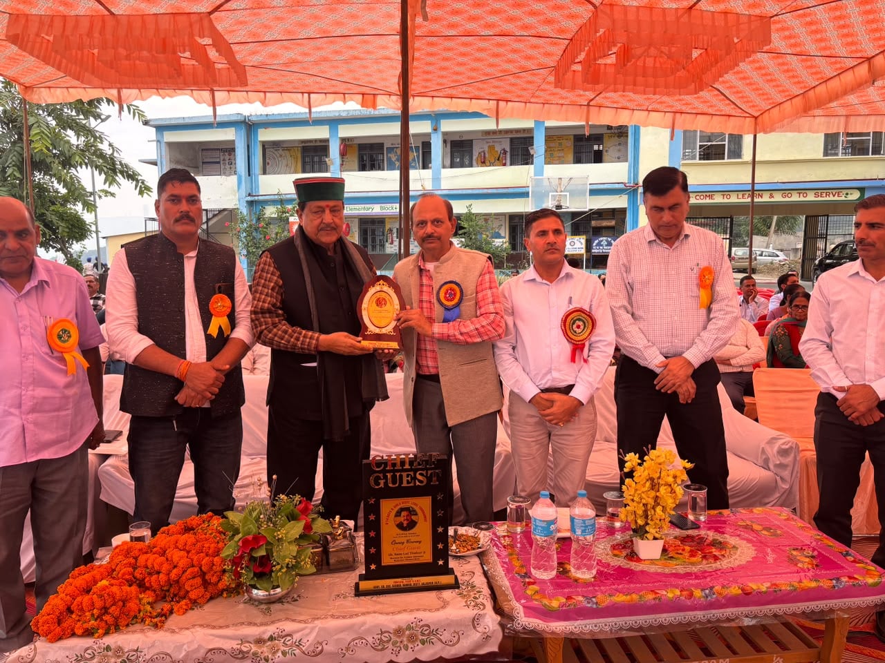 नम्होल स्कूल में जिला स्तरीय एथलेटिक्स एवं सांस्कृतिक प्रतियोगिता के शुभांरभ अवसर पर मार्च पास्