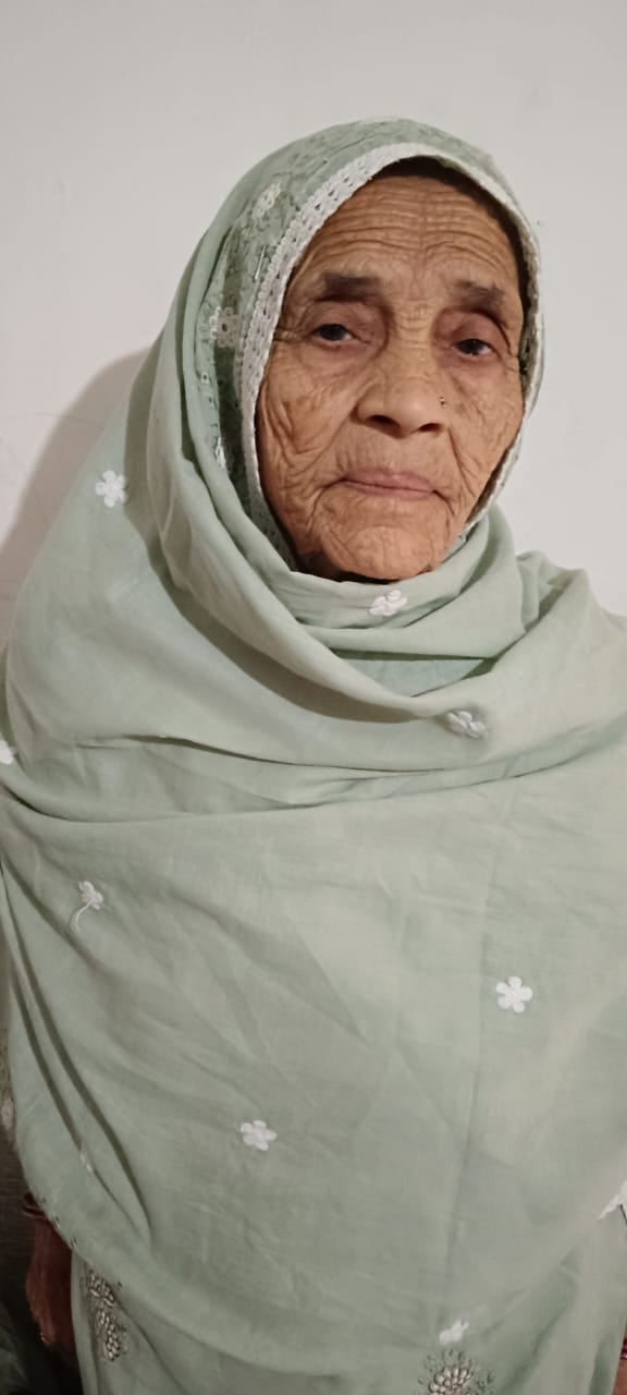 पिलुआ थाना क्षेत्र में हाईवे पर गांव सुन्ना के पास सड़क हादसे में क्षतिग्रस्त हुई कार। संवाद पिलुआ थाना क्षेत्र में हाईवे पर गांव सुन्ना के पास सड़क हादसे में क्षतिग्रस्त हुई कार। संवाद