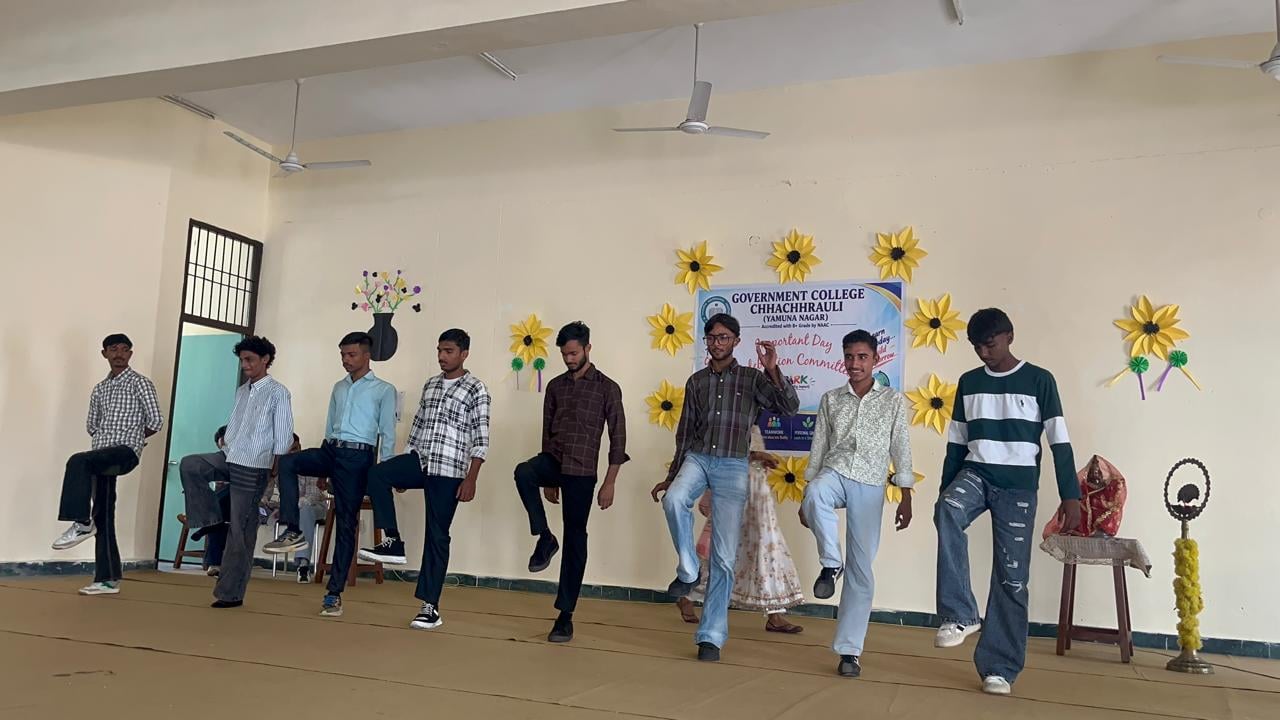 राजकीय महाविद्यालय छछरौली में कार्यक्रम के दौरान उपस्थित विद्यार्थी। संस्थान राजकीय महाविद्यालय छछरौली में कार्यक्रम के दौरान उपस्थित विद्यार्थी। संस्थान