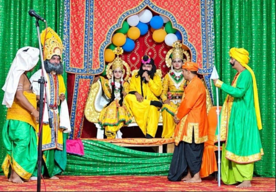 रामलीला का मंचन करते कलाकार। संवाद रामलीला का मंचन करते कलाकार। संवाद