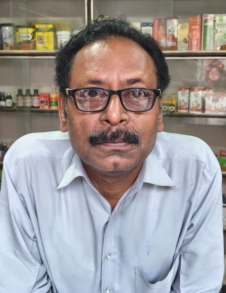 सदलुवीर बाजार में दिन के समय जल रही हाई मास्टलाईट। संवाद सदलुवीर बाजार में दिन के समय जल रही हाई मास्टलाईट। संवाद