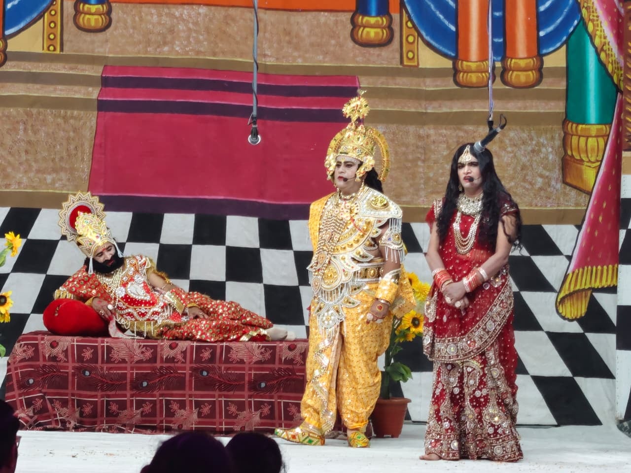 श्री सायंकालीन रामलीला लैय्या सभा द्वारा मंचन में शबरी राम मिलन करते। संवाद