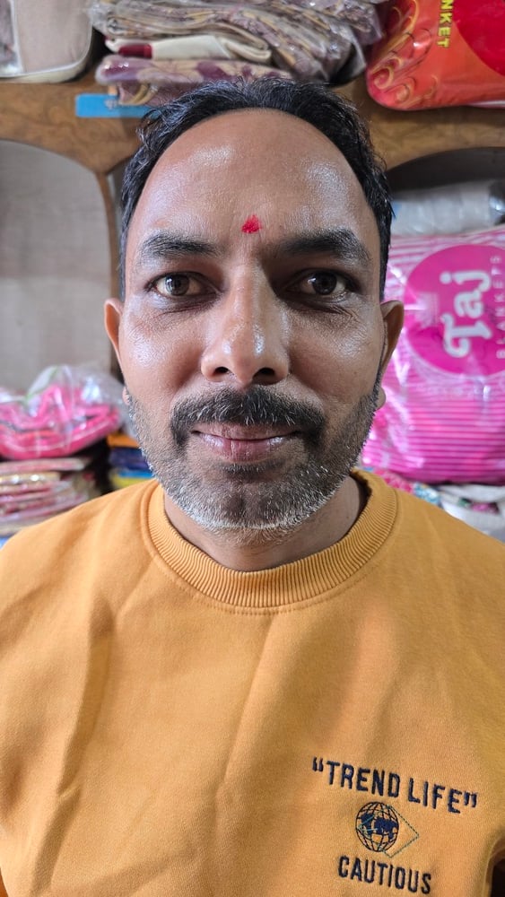 विक्की, निवासी अवाहदेवी।