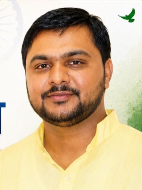 अवागढ़ स्टेशन पर खड़ी आगरा फोर्ट पैसेंजर। स्रोत वीडियोग्रेव अवागढ़ स्टेशन पर खड़ी आगरा फोर्ट पैसेंजर। स्रोत वीडियोग्रेव