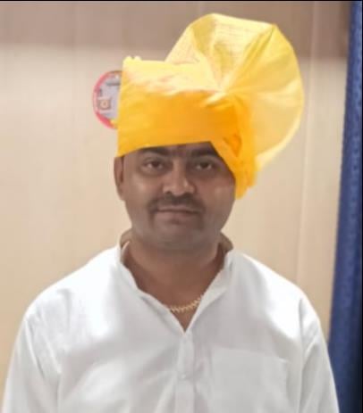 अवागढ़ स्टेशन पर खड़ी आगरा फोर्ट पैसेंजर। स्रोत वीडियोग्रेव अवागढ़ स्टेशन पर खड़ी आगरा फोर्ट पैसेंजर। स्रोत वीडियोग्रेव
