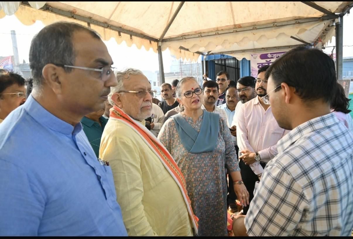 फैजुल्लागंज में पहुंचे मंत्री सुरेश खन्ना। फैजुल्लागंज में पहुंचे मंत्री सुरेश खन्ना।