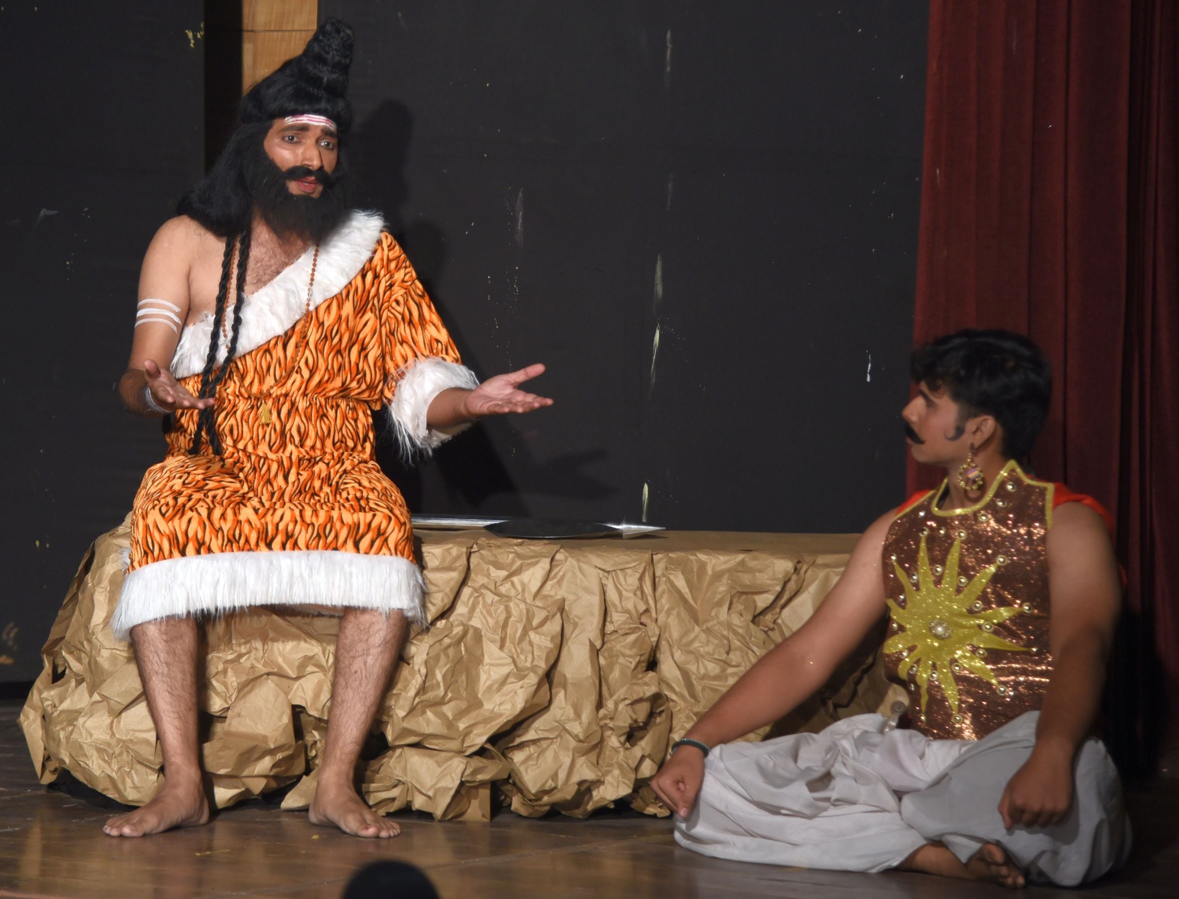 गोमती नगर स्थित अंतरराष्ट्रीय बौद्ध शोध संस्थान में आनंद अनुभूति वेलफेयर सोसाइटी की ओर से आयोजि