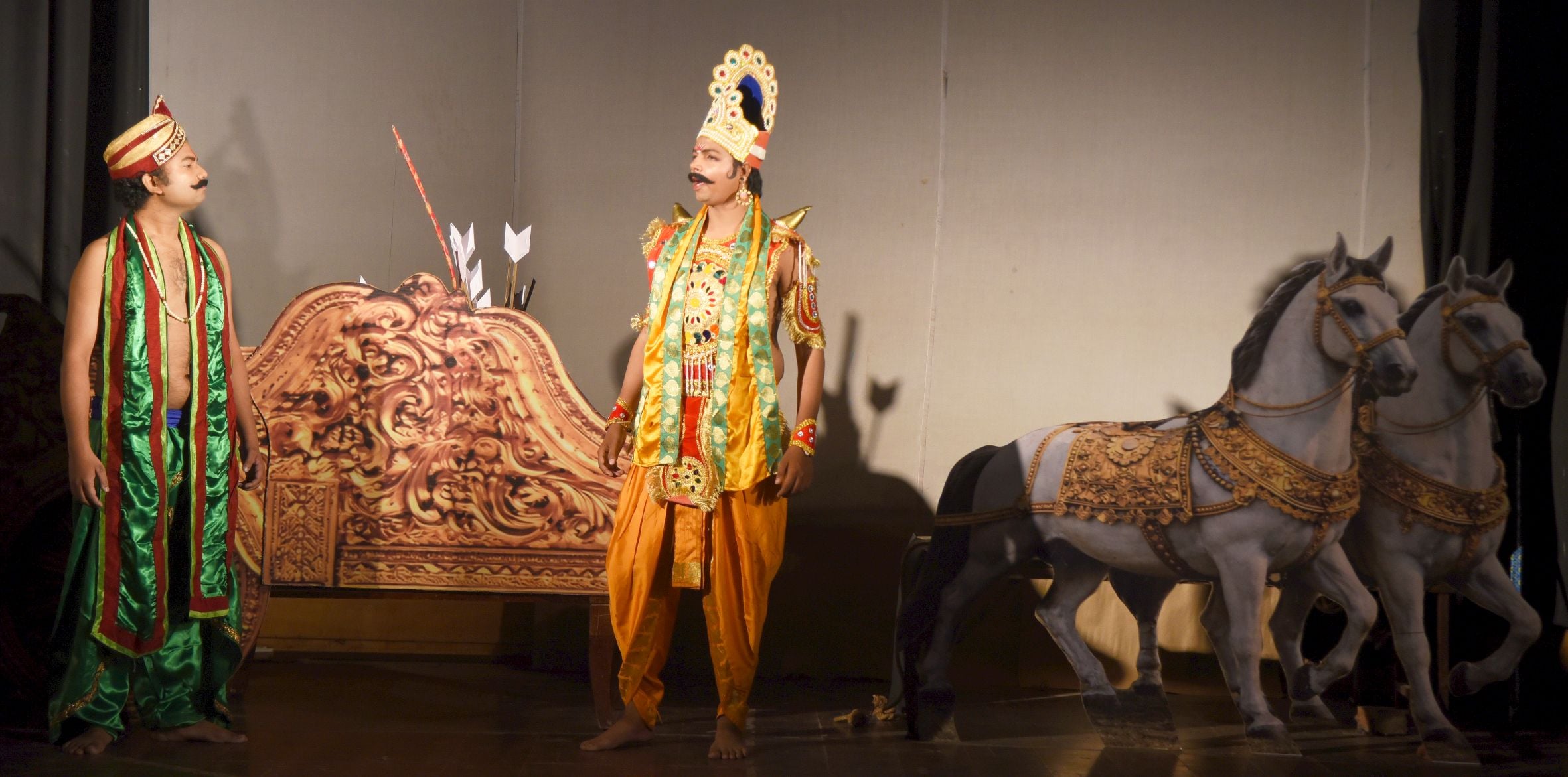 गोमती नगर स्थित अंतरराष्ट्रीय बौद्ध शोध संस्थान में आनंद अनुभूति वेलफेयर सोसाइटी की ओर से आयोजि
