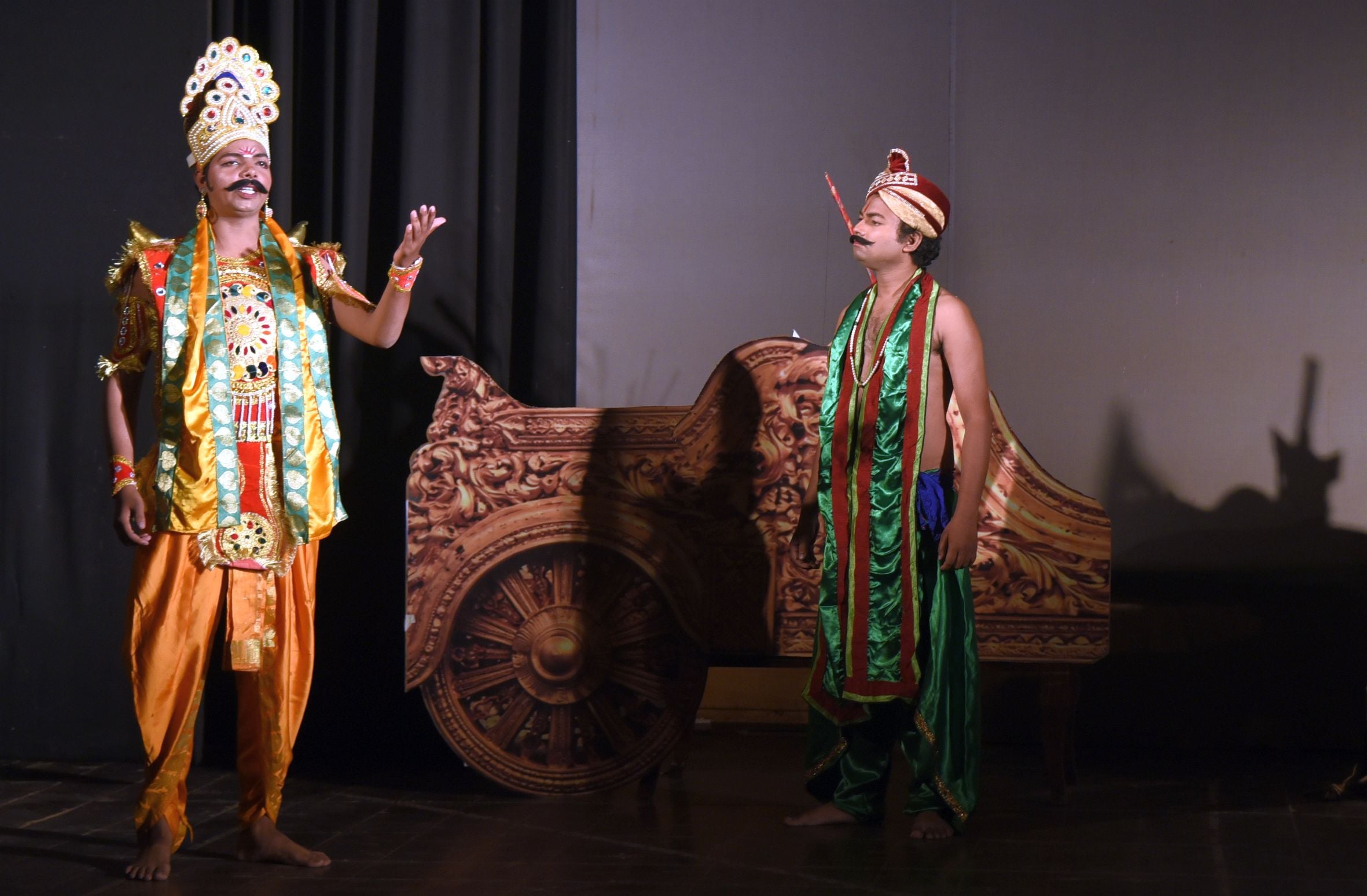 गोमती नगर स्थित अंतरराष्ट्रीय बौद्ध शोध संस्थान में आनंद अनुभूति वेलफेयर सोसाइटी की ओर से आयोजि