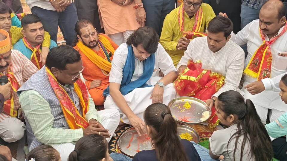 हजारो कन्याओ का पूजन कर बनाया रिकॉर्ड हजारो कन्याओ का पूजन कर बनाया रिकॉर्ड