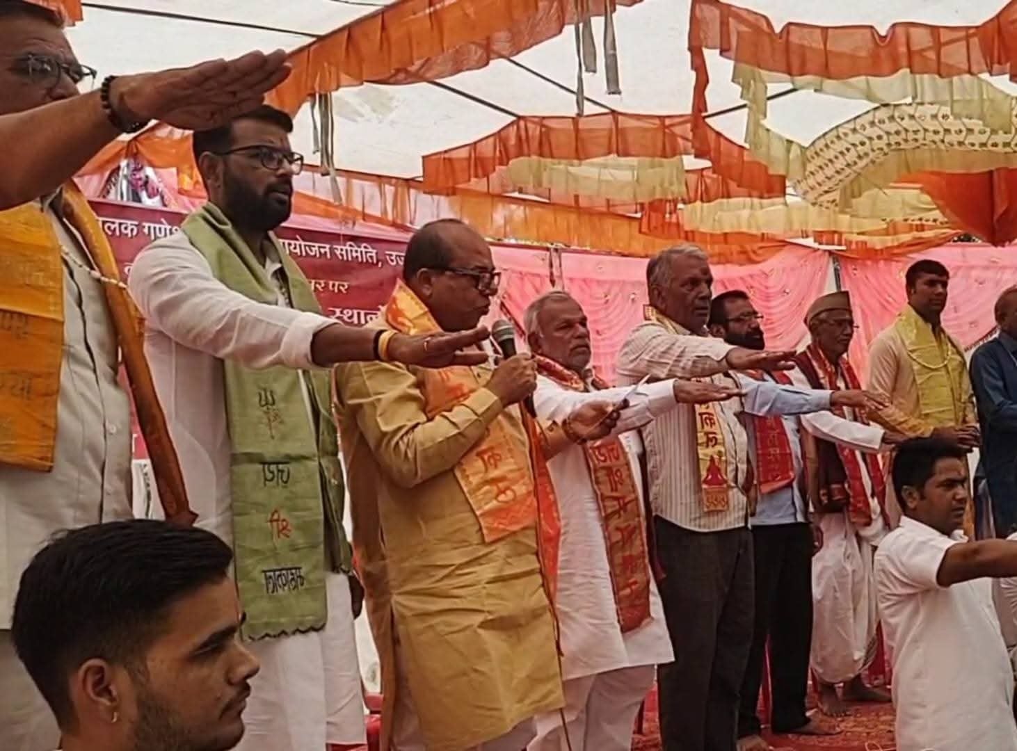 हजारो कन्याओ का पूजन कर बनाया रिकॉर्ड हजारो कन्याओ का पूजन कर बनाया रिकॉर्ड