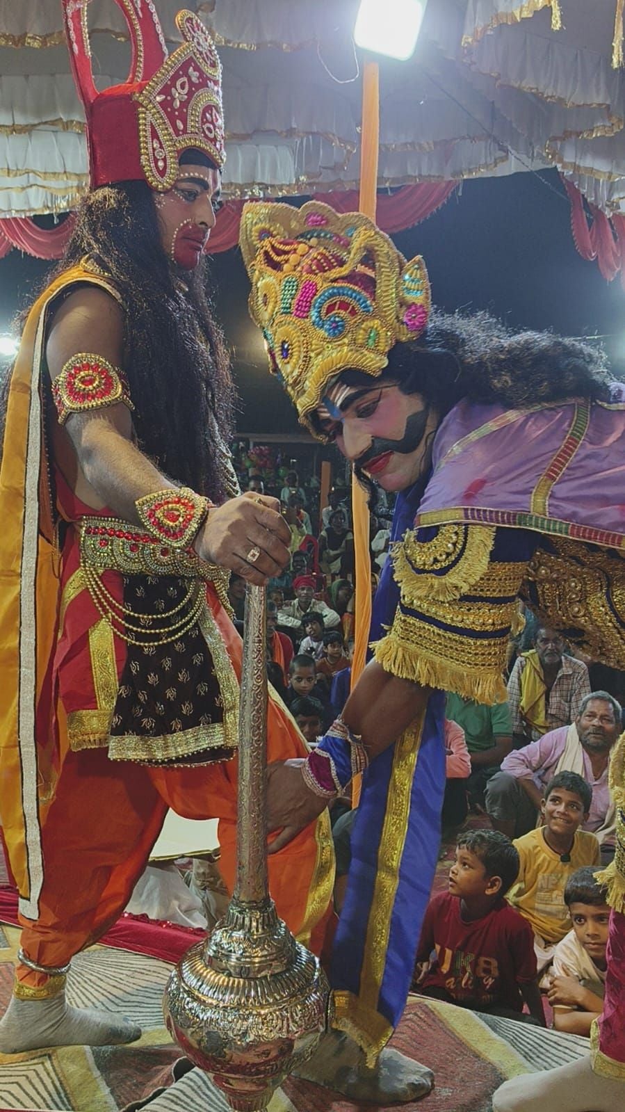 करनैलगंज में रामलीला प्रस्तुत करते कलाकार। -संवाद