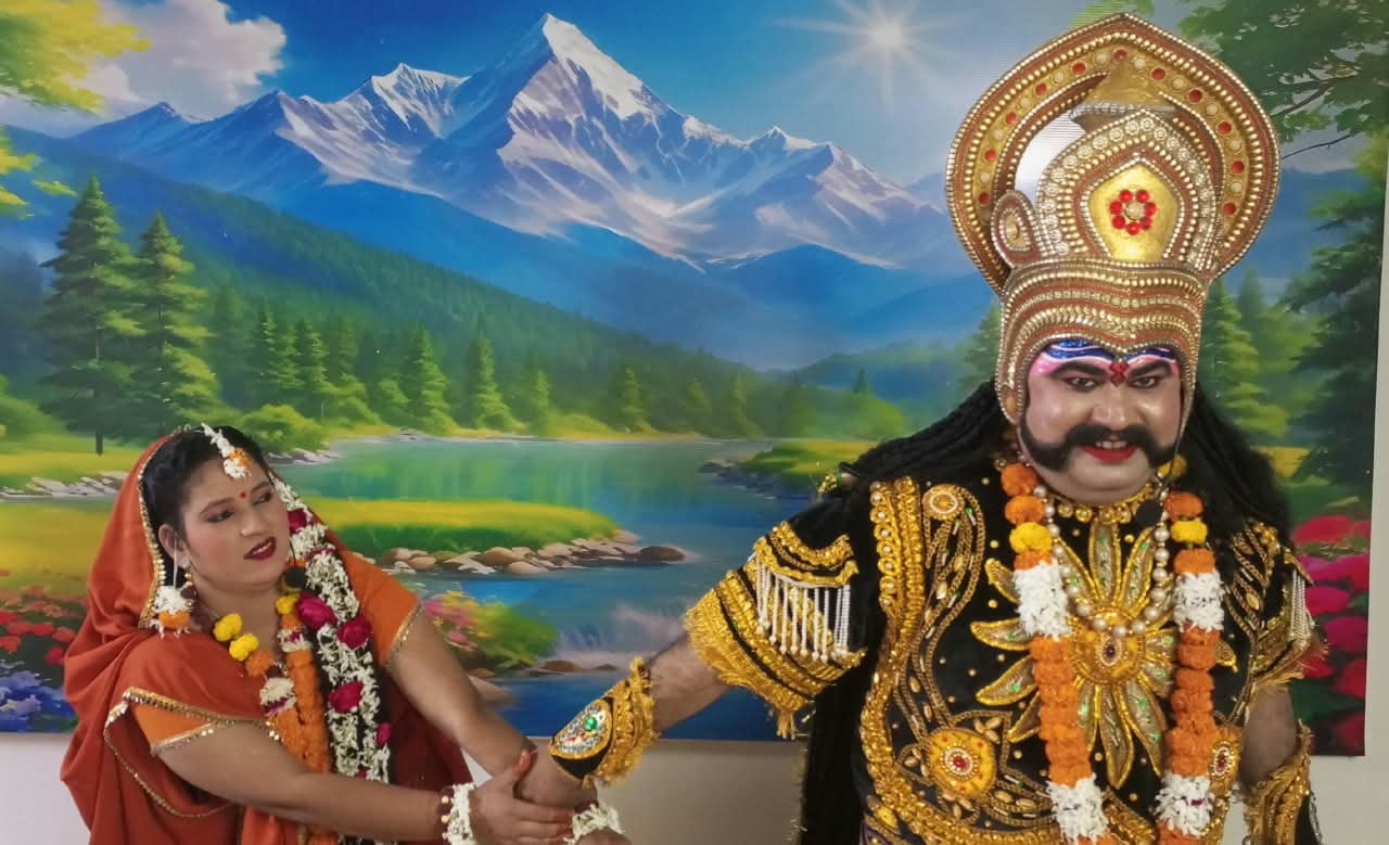 खिरनीबाग रामलीला में श्रीराम के शबरी के जूठे बेर खाने के प्रसंग का मंचन करते कलाकार। संवाद खिरनीबाग रामलीला में श्रीराम के शबरी के जूठे बेर खाने के प्रसंग का मंचन करते कलाकार। संवाद