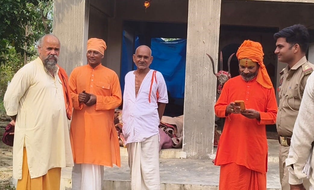 खुदागंज पुलिस की गिरफ्त में आरोपी विष्णु। स्रोत: पुलिस