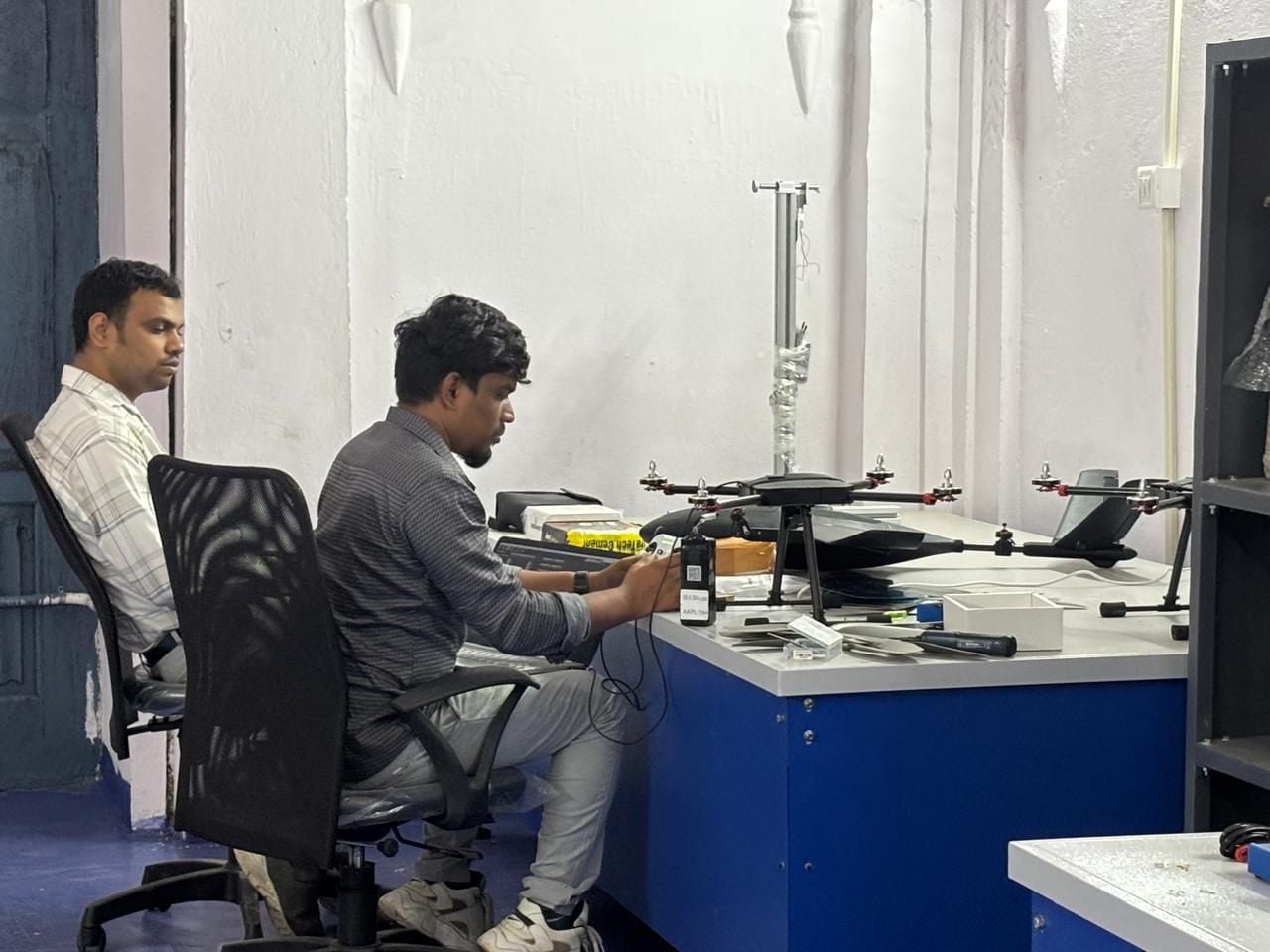लैब का निरीक्षण करते अपर मुख्य सचिव बेसिक व माध्यमिक पार्थ सेन गुप्ता। लैब का निरीक्षण करते अपर मुख्य सचिव बेसिक व माध्यमिक पार्थ सेन गुप्ता।