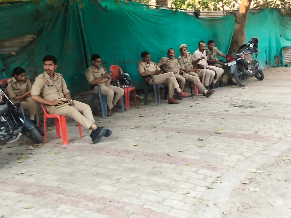 पुलिस की गिरफ्त में आरोपी। स्रोत : पुलिस पुलिस की गिरफ्त में आरोपी। स्रोत : पुलिस