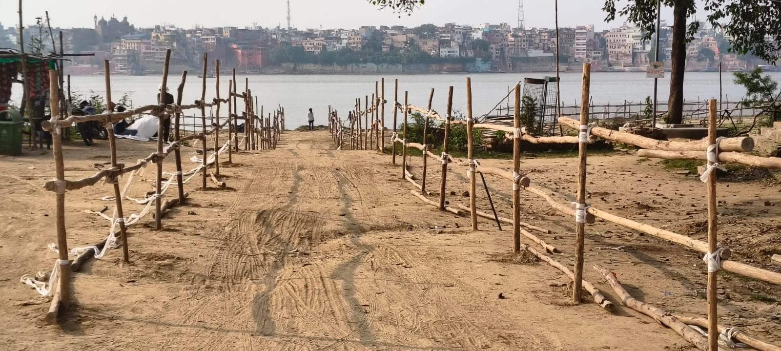पड़ाव के बहादुरपुर में बना वॉच टावर। संवाद पड़ाव के बहादुरपुर में बना वॉच टावर। संवाद
