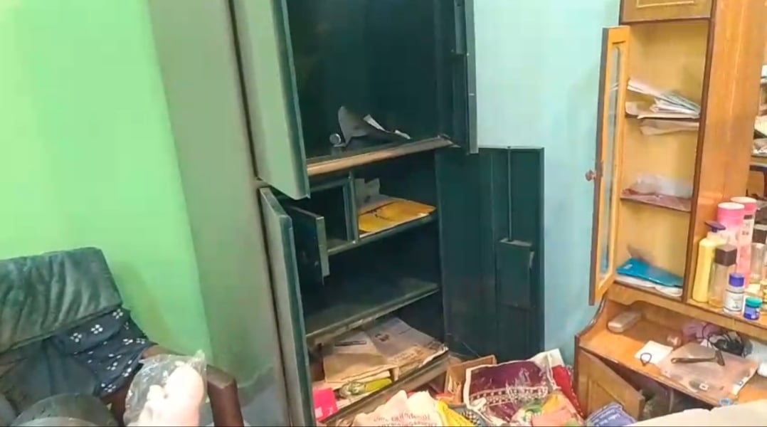 समीक्षा अधिकारी, दरोगा व सेल्समैन के घरों में चोरी समीक्षा अधिकारी, दरोगा व सेल्समैन के घरों में चोरी
